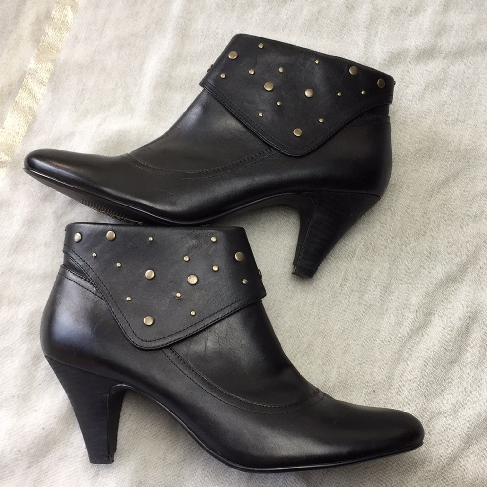 Seychelles ankle bootie
